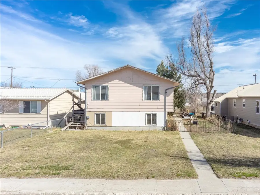 613 N Crook Avenue, Hardin, MT 59034 - #2