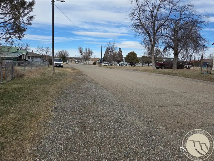 511 3rd Street E, Roundup, MT 59072 - #3