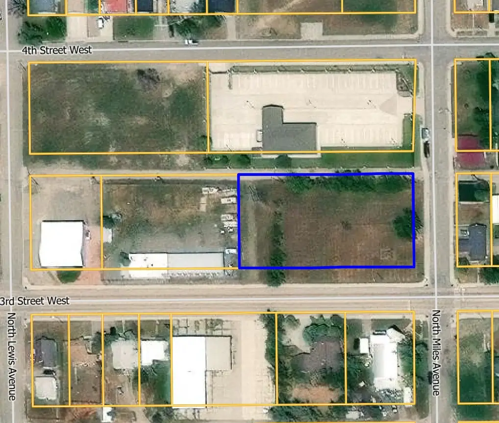 705 W 3rd St, Hardin, MT 59034 - #1