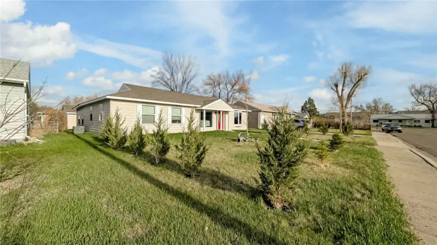 410 10th Avenue Sw, Sidney, MT 59270 - #3