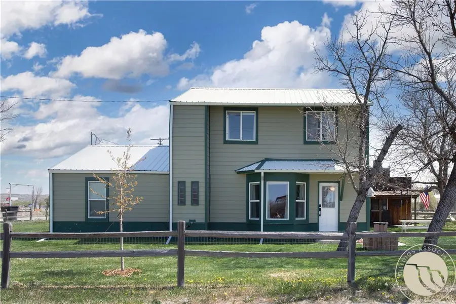 1407 N Custer Avenue, Hardin, MT 59034 - #2
