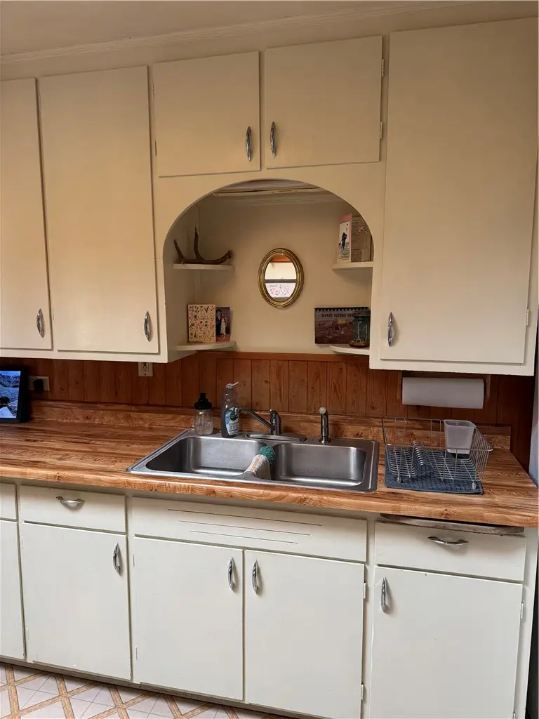 208 S Park Street, Joliet, MT 59041 - #3