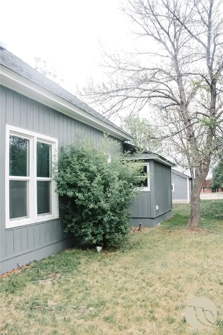 216 1st St W, Roundup, MT 59072 - #3