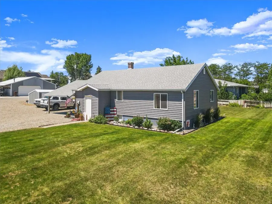 1005 4th St W, Roundup, MT 59072 - #3