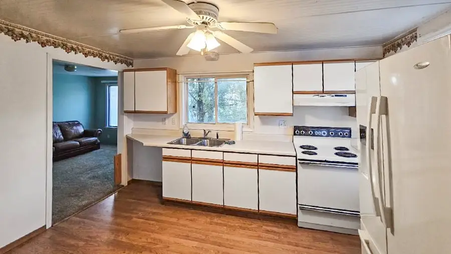 310 W 6th Street, Fairview, MT 59221 - #2