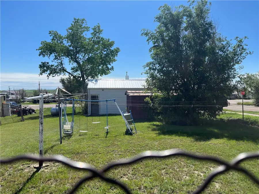 1306 B Avenue, Circle, MT 59215 - #3