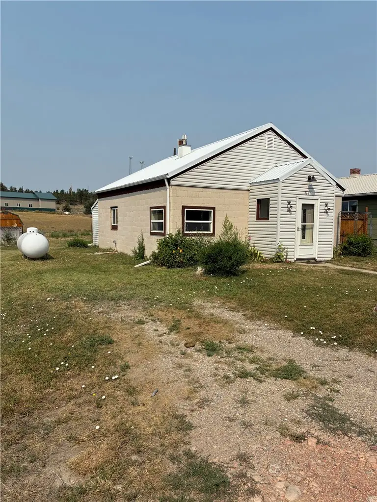 811 6th Street W, Roundup, MT 59072 - #2