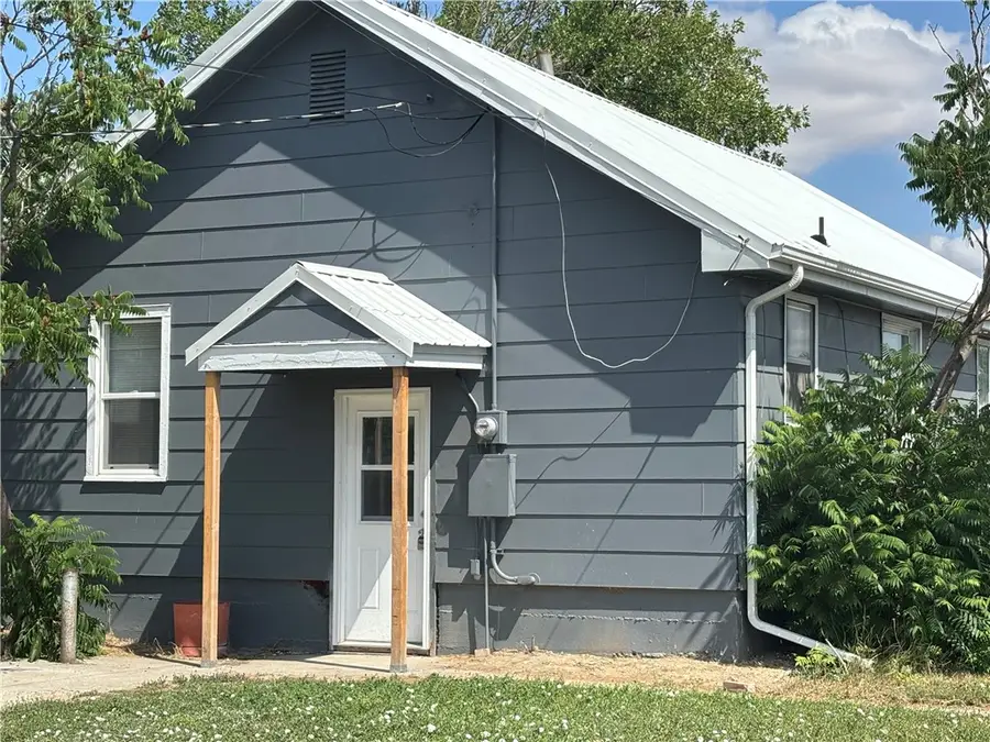 702 N Center Avenue, Hardin, MT 59034 - #2