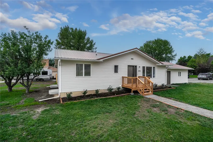 251 E. 1st Ave. North, Columbus, MT 59019 - #2