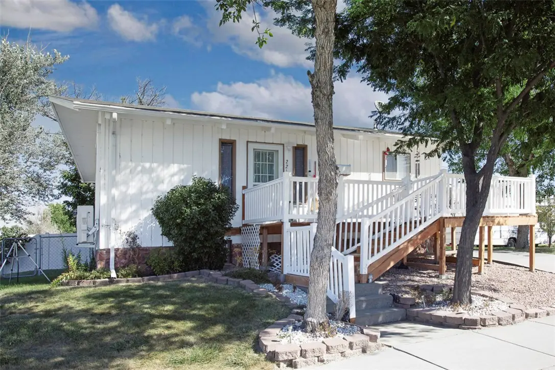 221 2nd Street W, Hardin, MT 59034 - #1