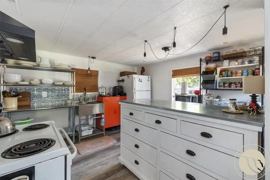 205 W School Street, Absarokee, MT 59001 - #2