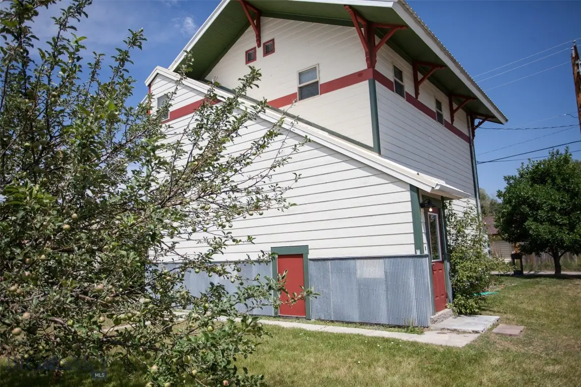 305 E Railroad Avenue N, Manhattan, MT 59741 - #1