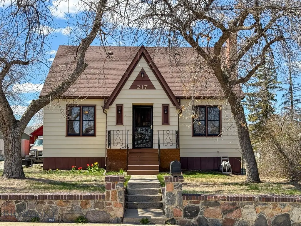 217 8th Avenue N, Shelby, MT 59474 - #1