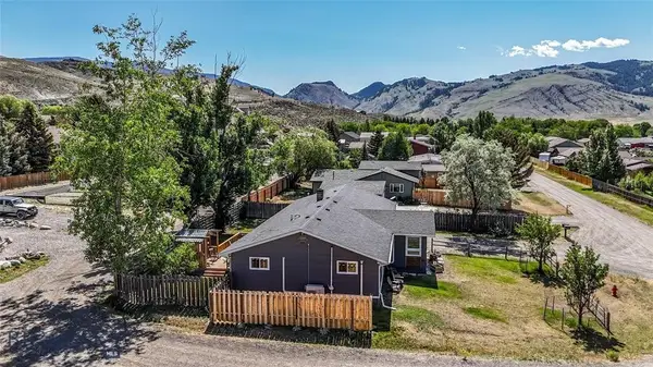 14 Peters Lane, Gardiner, MT 59030
