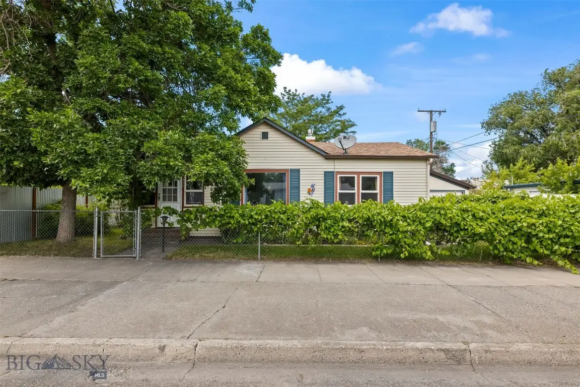 311 E Clark Street, Livingston, MT 59047 - #1