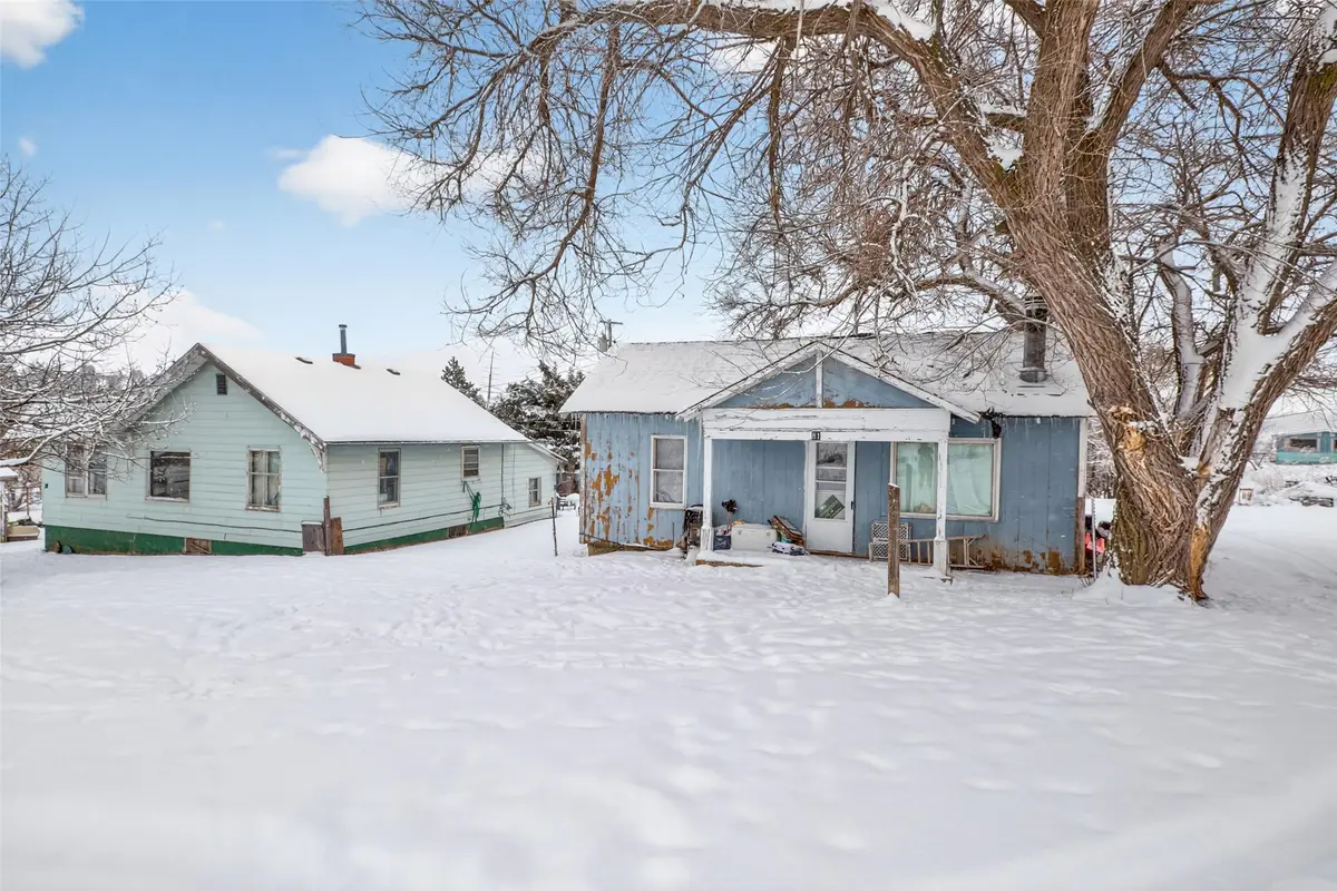 81 SW Roundhouse Loop, Lewistown, MT 59457 - Image #1