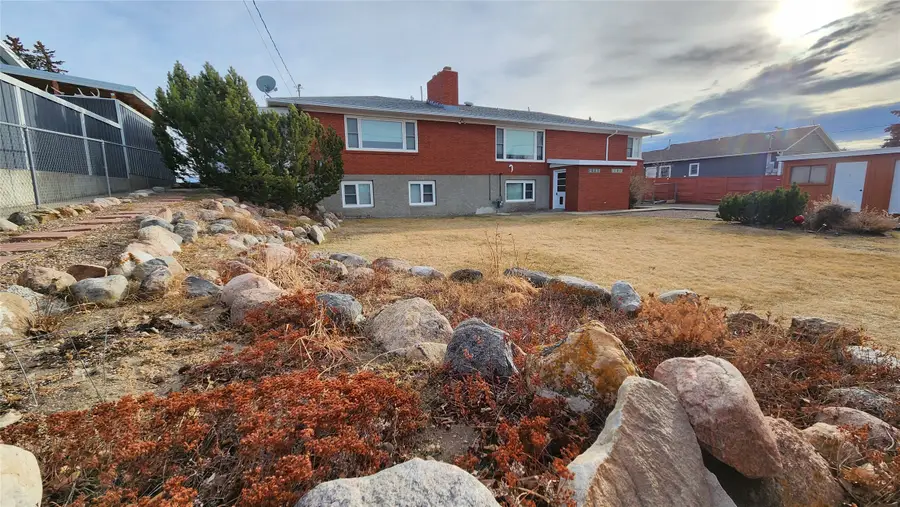 308 9th Avenue Se, Cut Bank, MT 59427 - #2