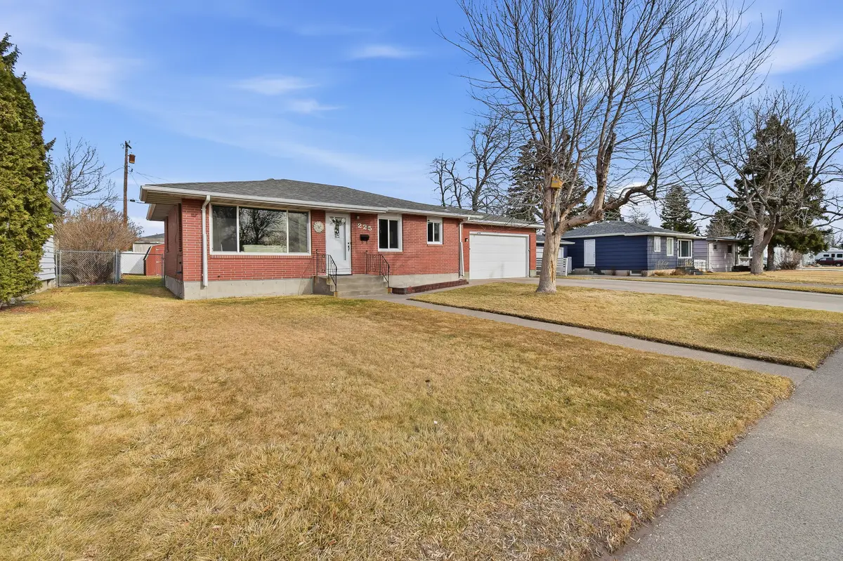 225 21st Avenue Nw, Great Falls, MT 59404 - #1