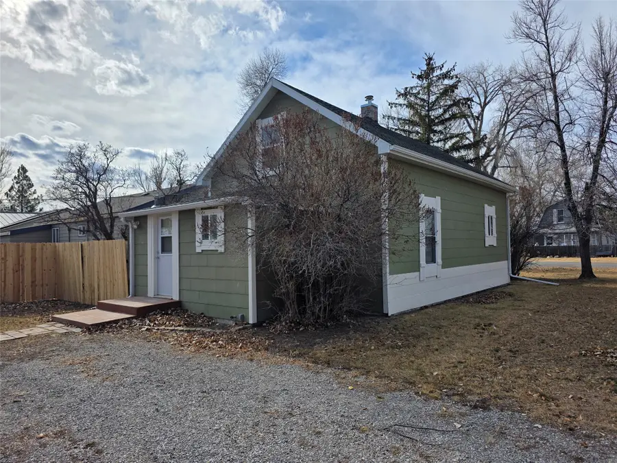 725 8th Avenue Nw, Choteau, MT 59422 - #2