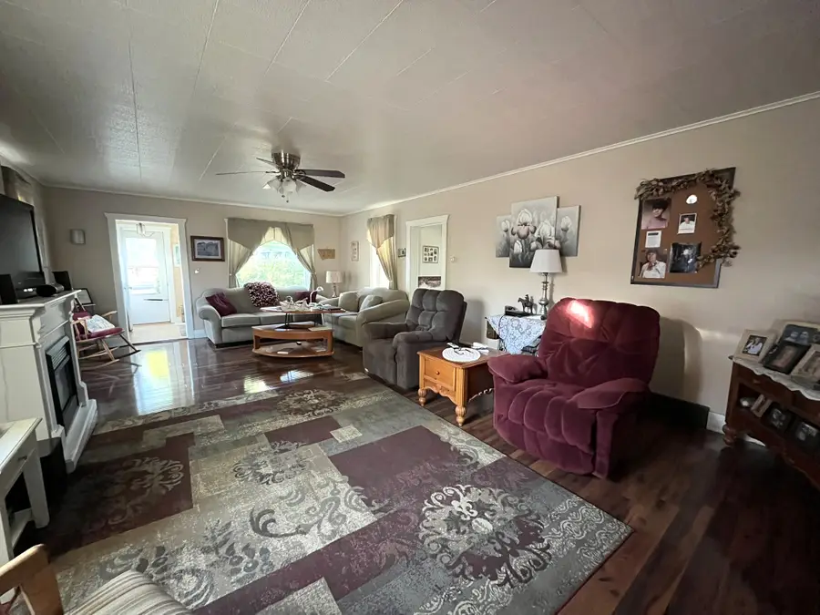 807 Main Street, Shelby, MT 59474 - #3