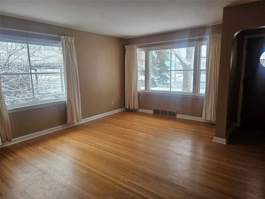 3415 1st Avenue N, Great Falls, MT 59401 - #2