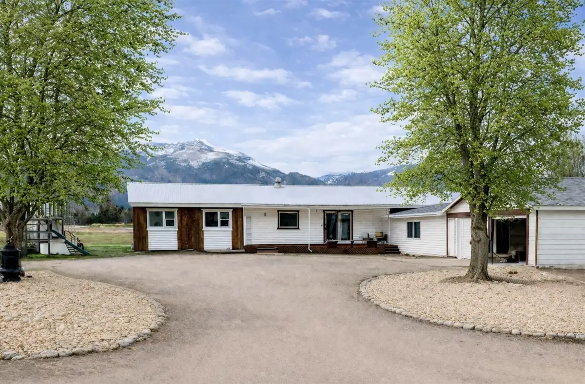 611 Old Corvallis Road, Corvallis, MT 59828 - #1