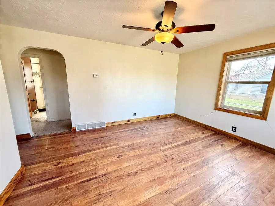 1012 8th Avenue S, Great Falls, MT 59405 - #3