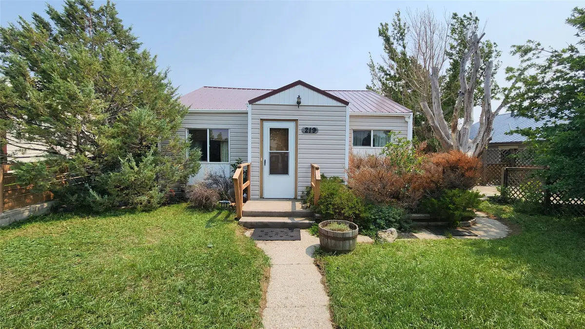 219 5th Avenue Sw, Cut Bank, MT 59427 - #1