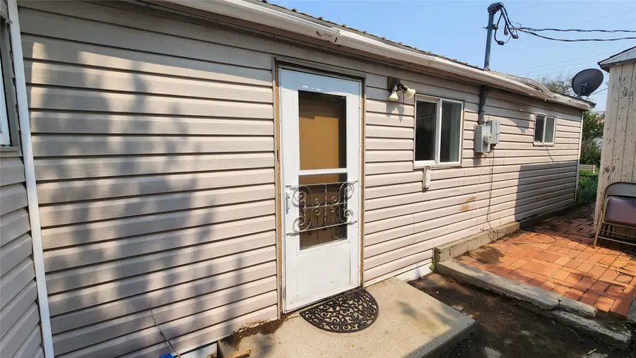 219 5th Avenue Sw, Cut Bank, MT 59427 - #3