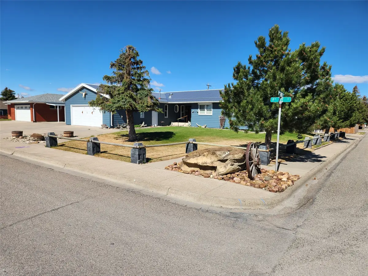 302 9th Avenue Se, Cut Bank, MT 59427 - #1