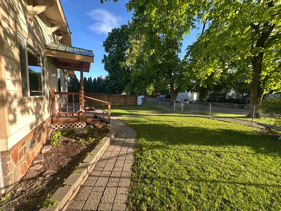 905 6th Avenue E, Kalispell, MT 59901 - #3