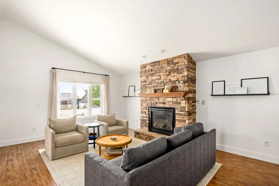 213 38th Avenue Ne, Great Falls, MT 59404 - #3