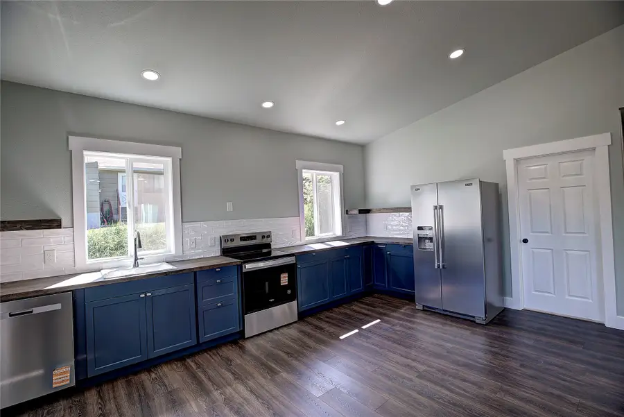 608 13th Avenue E, Polson, MT 59860 - #2