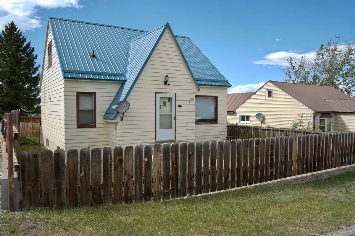 126 9th Avenue Se, Cut Bank, MT 59427 - #1