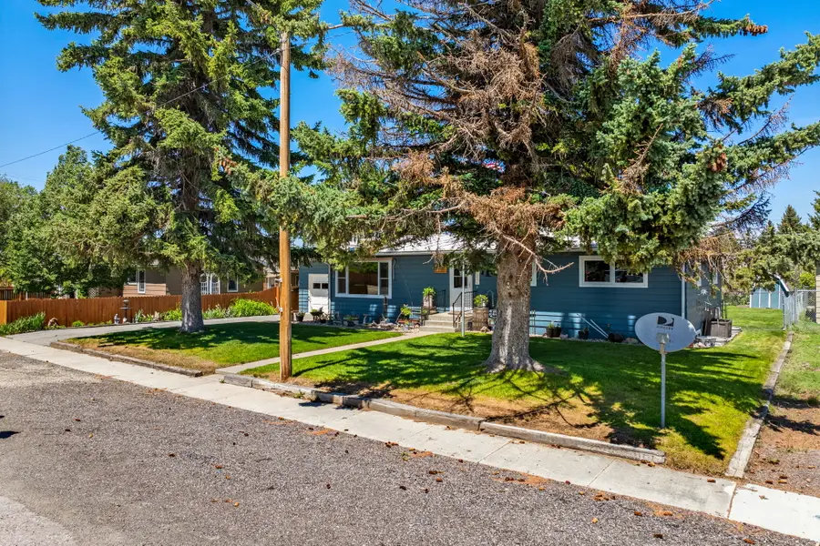 203 3rd Avenue Sw, Fairfield, MT 59436 - #3