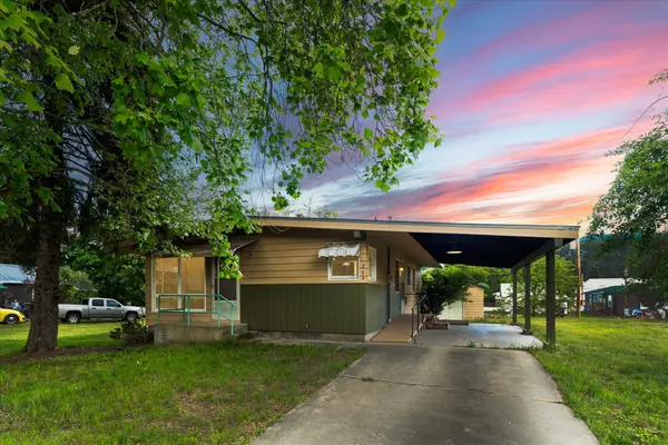 209 E Mineral Avenue, Troy, MT 59935