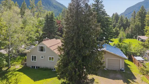 501 1st Avenue Nw, Hungry Horse, MT 59919