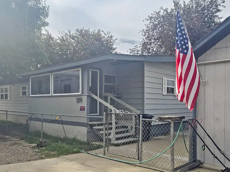 209 Madison Street, Shelby, MT 59474 - #2