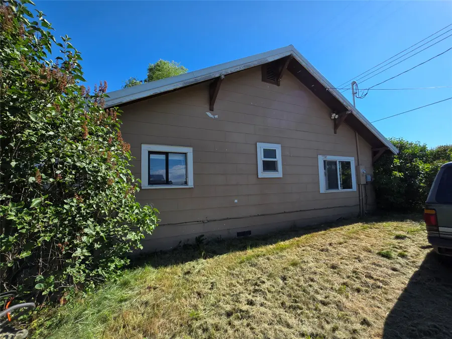 42419 3rd Avenue E, Pablo, MT 59855 - #3