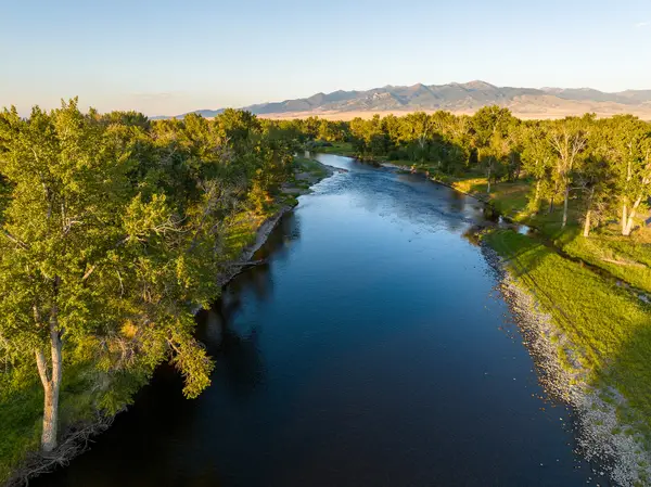 323 Melrose Road, Twin Bridges, MT 59754