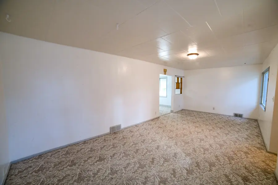 1216 9th Avenue S, Great Falls, MT 59405 - #3