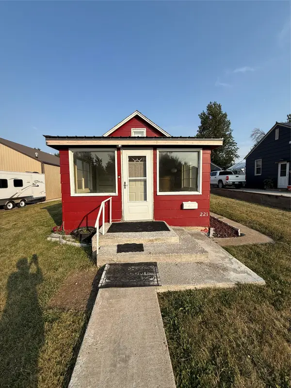221 4th Avenue Se, Cut Bank, MT 59427