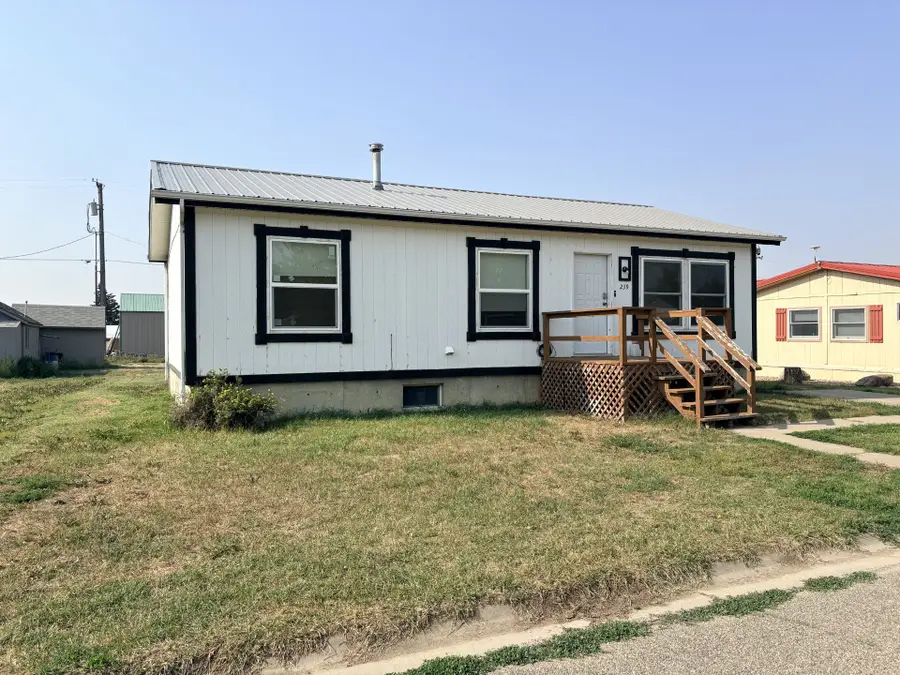 239 W Jackson Avenue, Chester, MT 59522 - #2