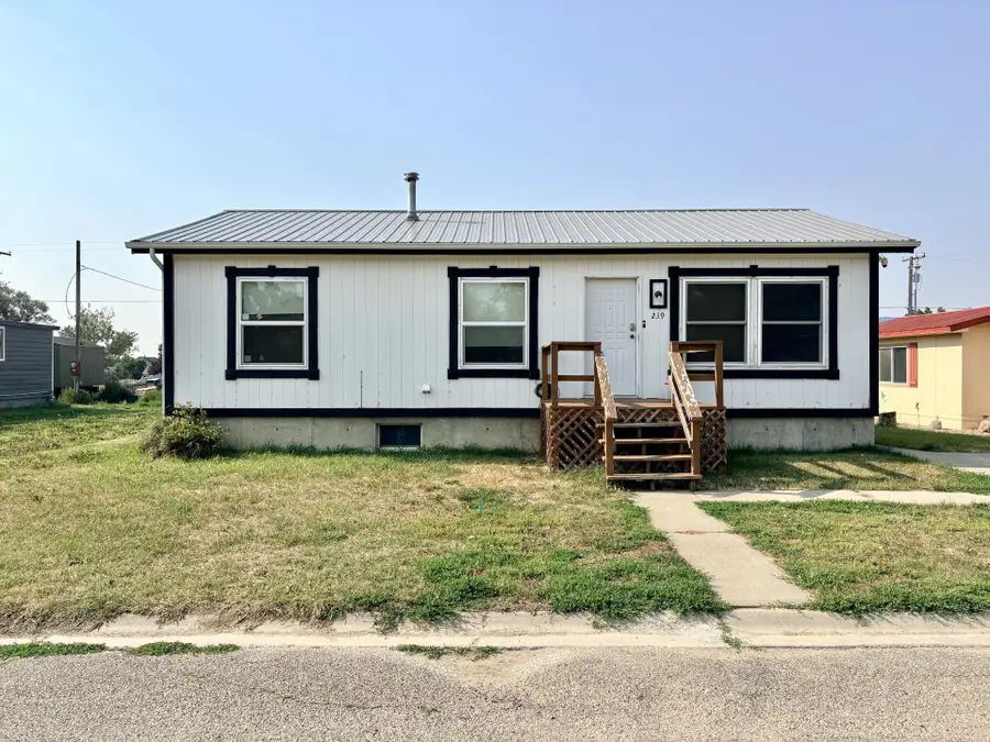 239 W Jackson Avenue, Chester, MT 59522 - #3