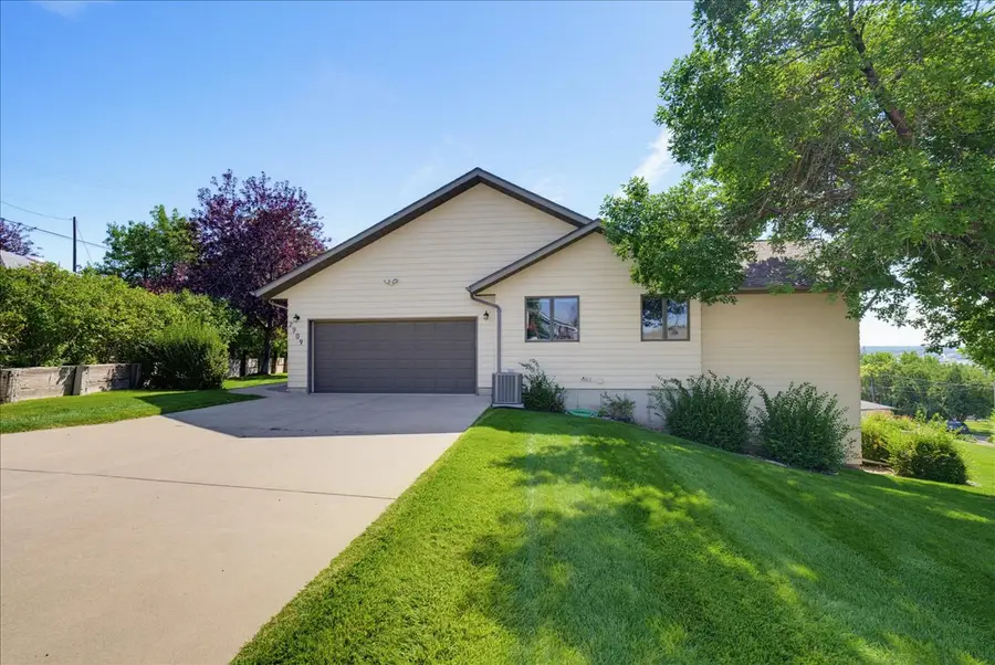 2909 5th Street Ne, Great Falls, MT 59404 - #3