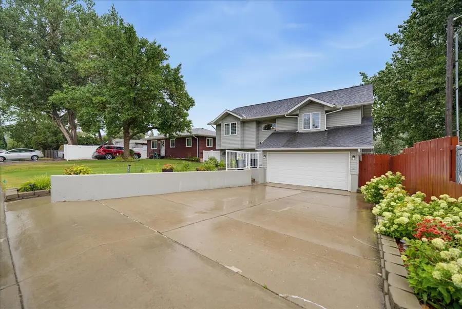 1704 19th Avenue S, Great Falls, MT 59405 - #3