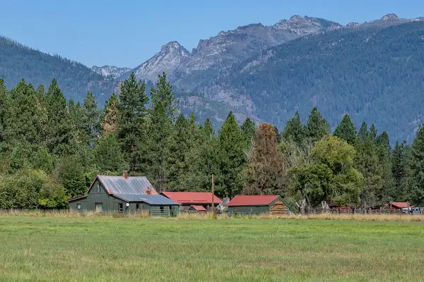 2032 Middle Bear Creek, Victor, MT 59875
