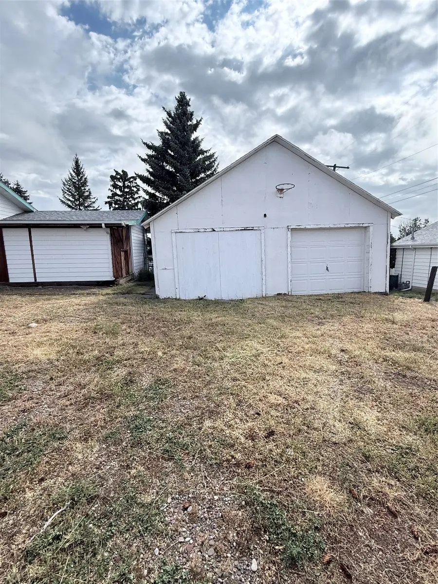930 4th Avenue Nw, Great Falls, MT 59404 - #3