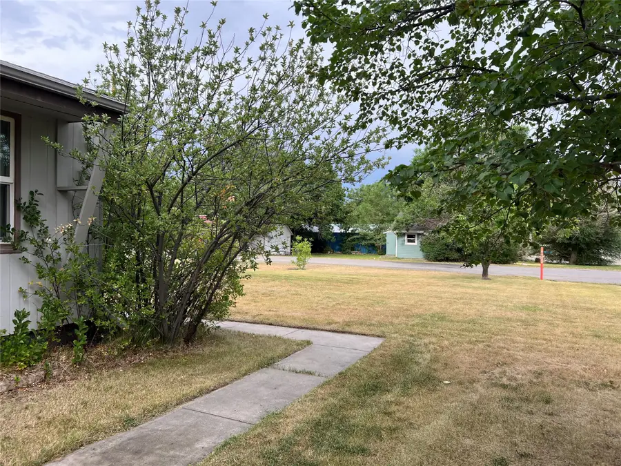 536 E 4th Avenue N, Columbus, MT 59019 - #3