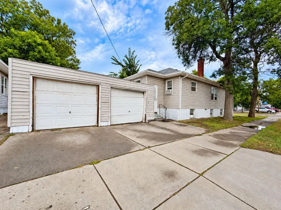 824 6th Avenue S, Great Falls, MT 59405 - #2